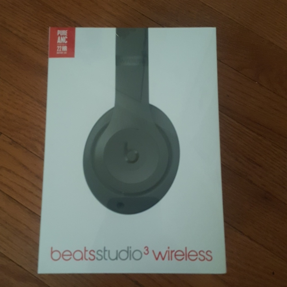 Beats By Dre studio wireless headphones